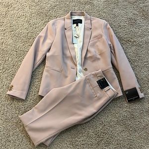 Women’s Banana Republic Pink Full Suit size 6P